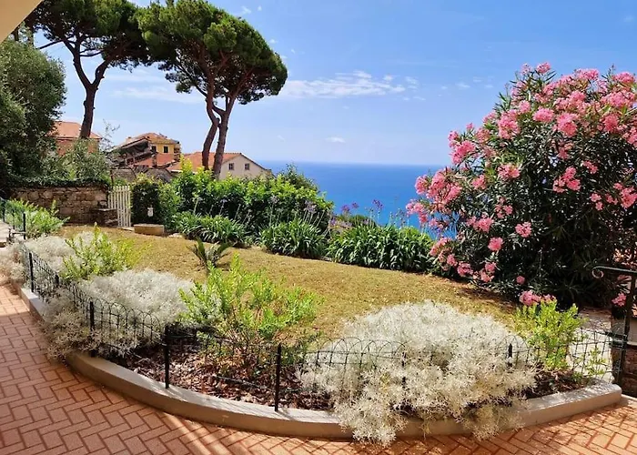 Giardino Panoramico Sul Mare, Un Angolo Di Liguria *