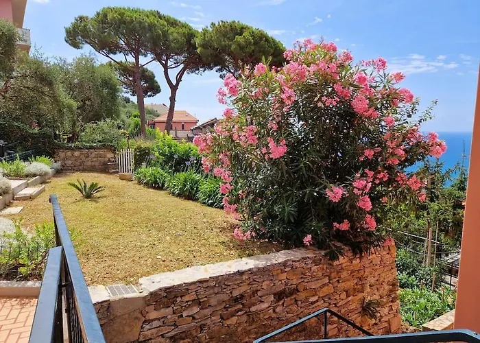Giardino Panoramico Sul Mare, Un Angolo Di Liguria *