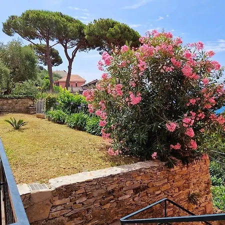 Giardino Panoramico Sul Mare, Un Angolo Di Liguria *