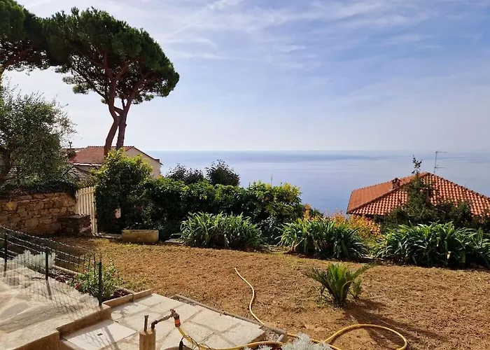 Giardino Panoramico Sul Mare, Un Angolo Di Liguria